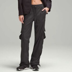 Lululemon Dance Studio Relaxed Fit Mid-Rise Cargo Pant in Graphite Grey Size S